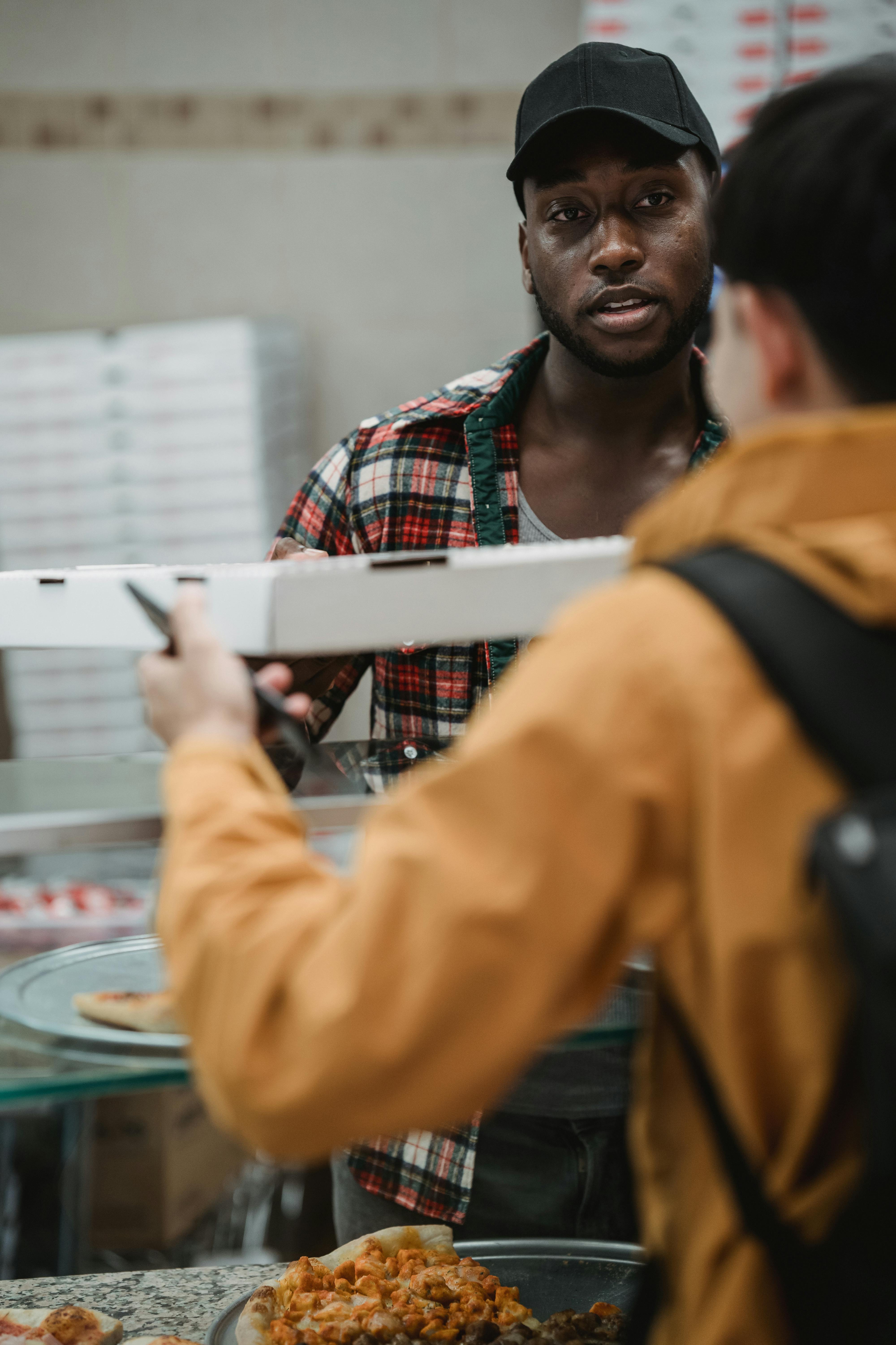 Atendimento e serviço de pizza